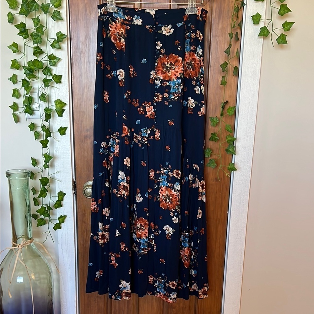 Boho Floral Button Front High Slit Flowy Maxi Skirt in Navy | L